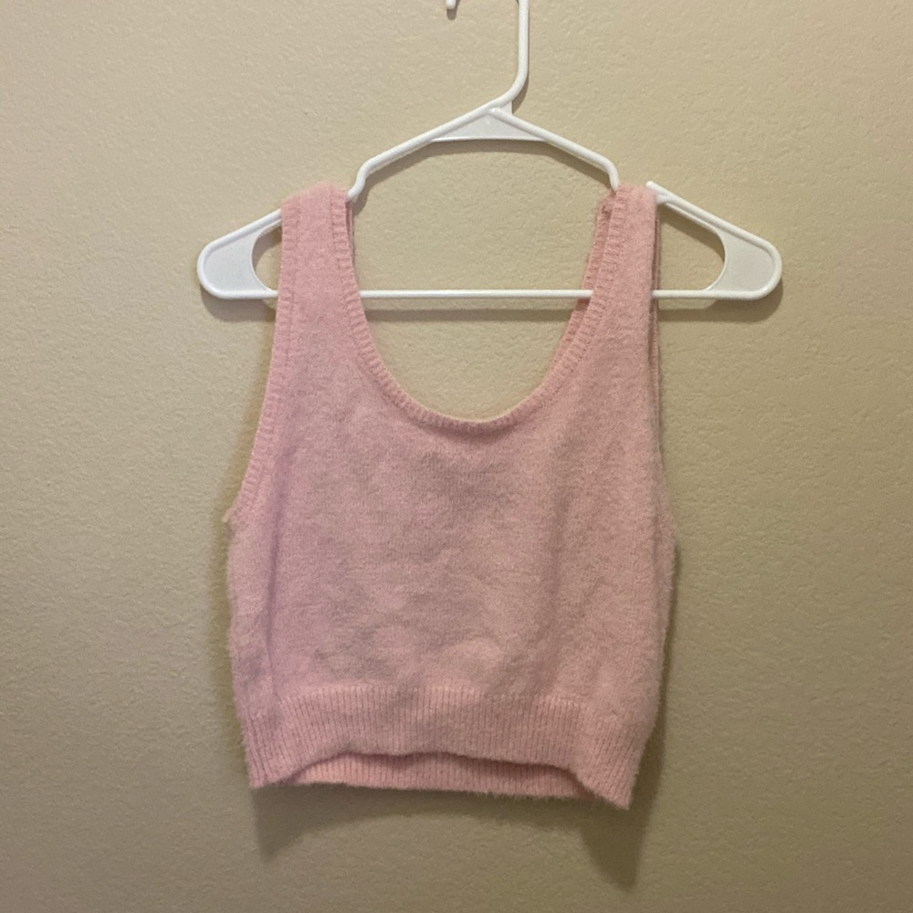 baby pink fuzzy tank 💓